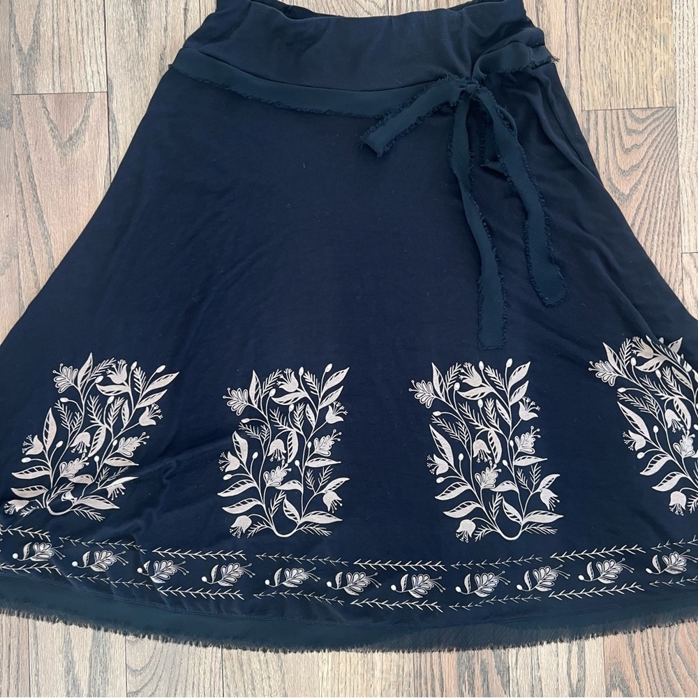 Ann Taylor Loft Women’s Black & Tan Floral Print with Tie Midi Skirt Size Small - Picture 2 of 9